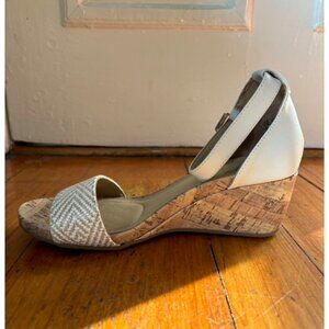 Naturalizer Wedge Heal